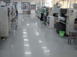 環(huán)氧防靜電地坪漆 廣州建材市場(chǎng)中的關(guān)鍵電子廠地板解決方案